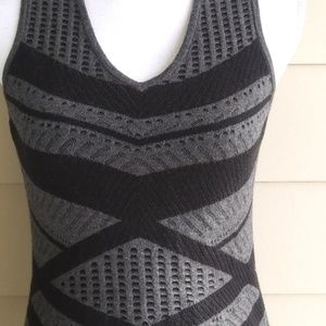 Mossimo women's gray black pattern v-neck dress